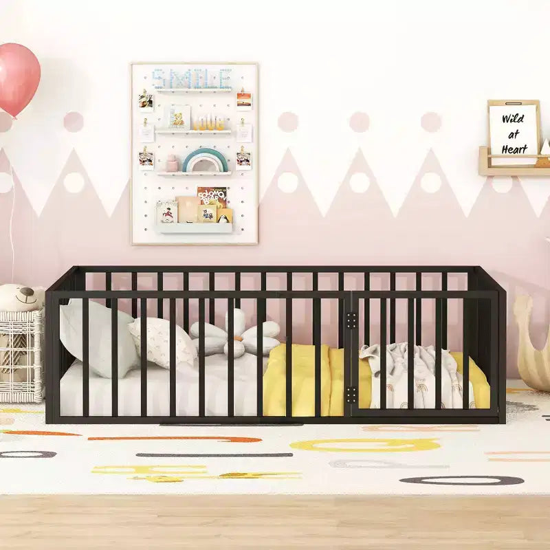 Lit mezzanine en métal avec clôture et porte ouvrante Espace de jeu et de couchage pour enfants