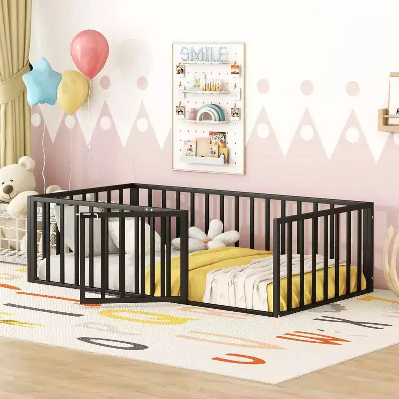 Lit mezzanine en métal avec clôture et porte ouvrante Espace de jeu et de couchage pour enfants